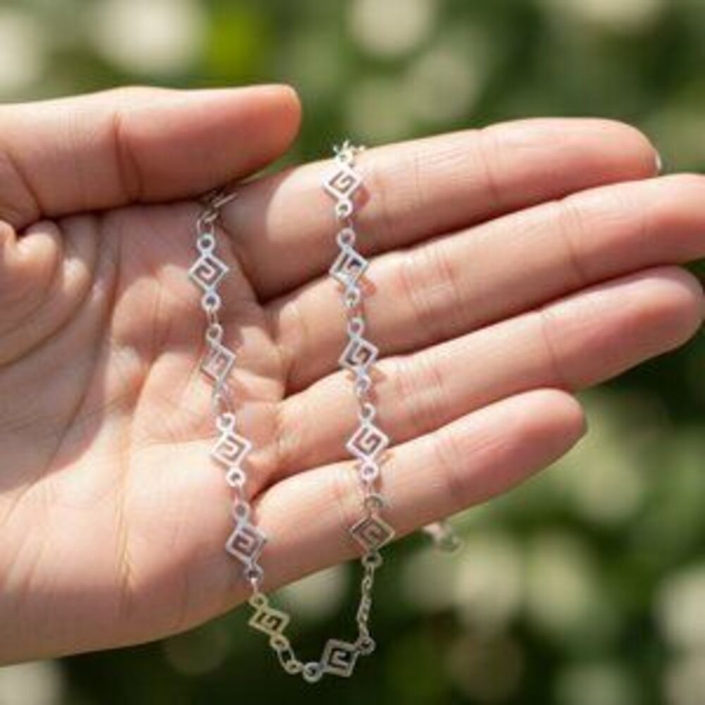 "Elegant & Trendy Bracelet, A Perfect Gift for Women, Thoughtful, VCH1779